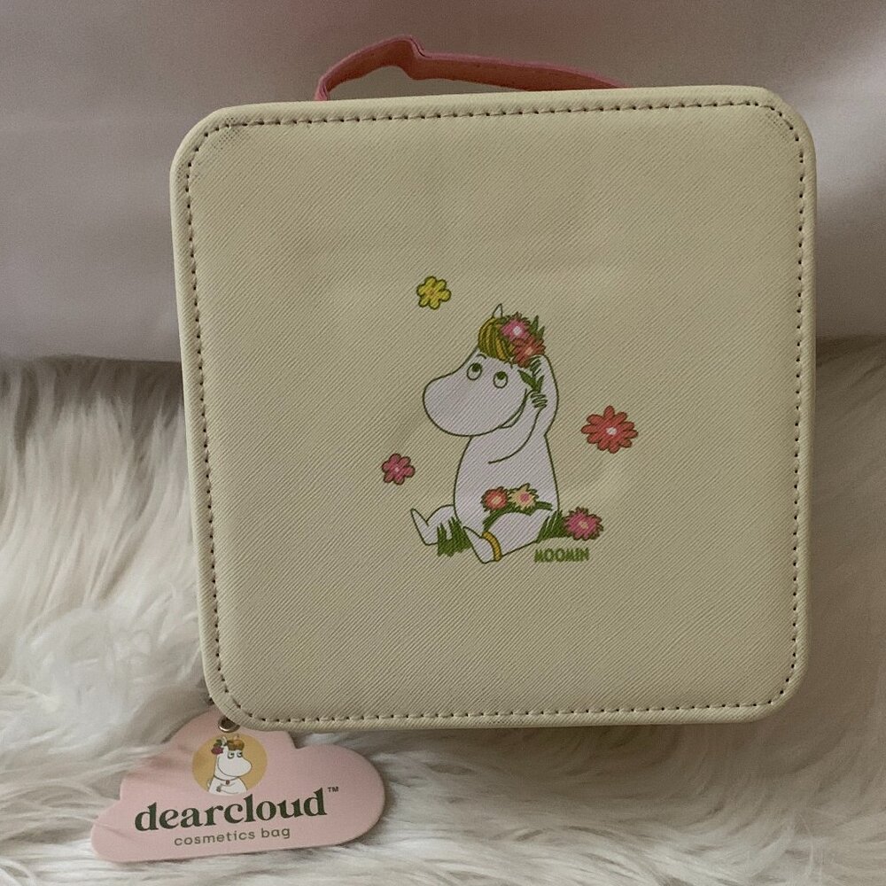 DEARCLOUD X MOOMIN Seaside Daisy Cube Cosmetic Case in Lime/Pink